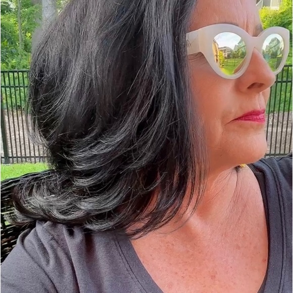 Gorgeous Abella, cat eye mirrored polarized sunglasses. - Picture 3 of 3